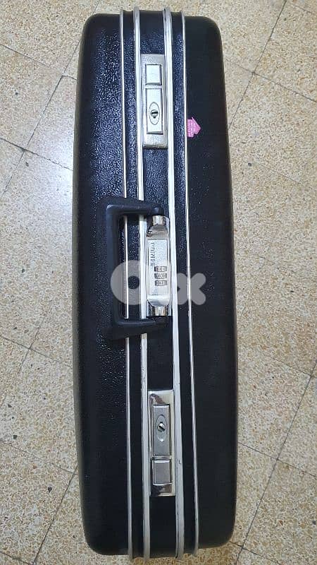 شنطة سفر قديم كتير  و نضيف  شبه  جديد ماركة برنس صانع  تايوان ٢٥ دولار 12