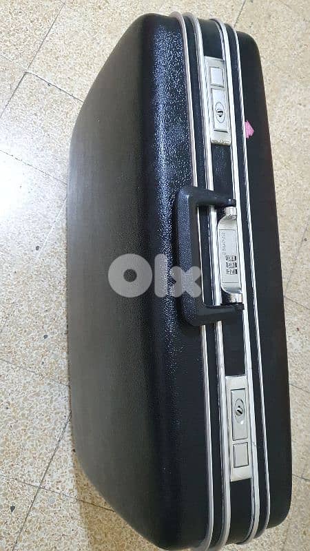 شنطة سفر قديم كتير  و نضيف  شبه  جديد ماركة برنس صانع  تايوان ٢٥ دولار 13