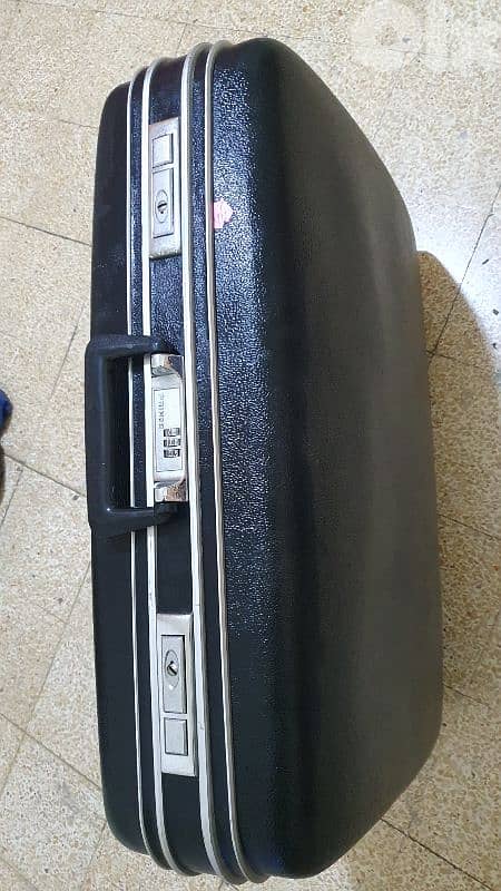 شنطة سفر قديم كتير  و نضيف  شبه  جديد ماركة برنس صانع  تايوان ٢٥ دولار 16