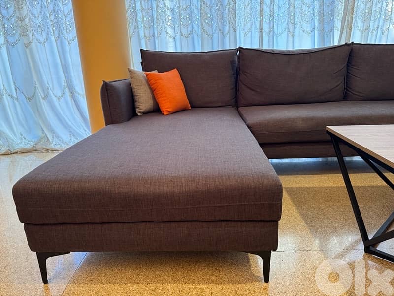 Corner sofa and coffee table 7