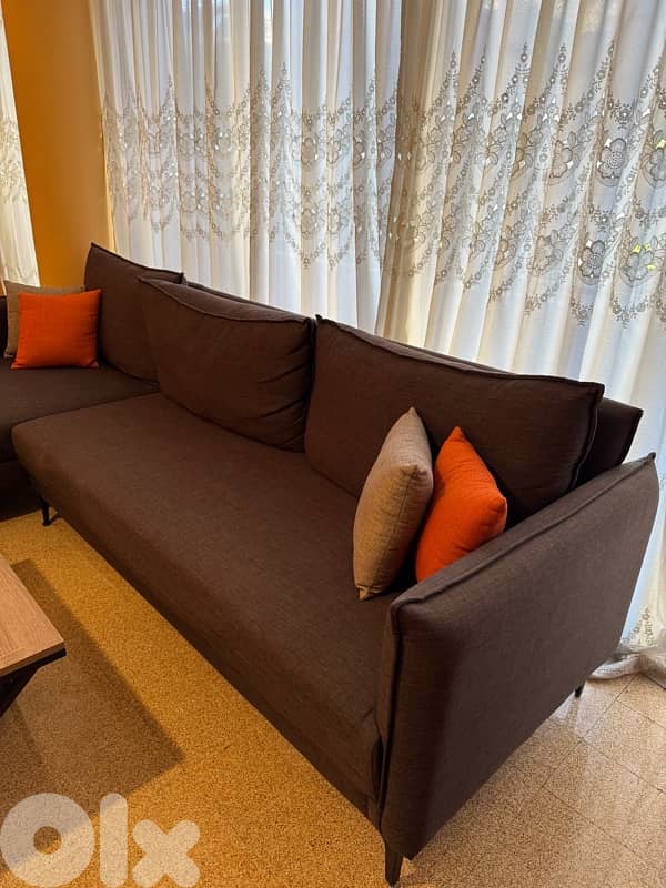 Corner sofa and coffee table 8