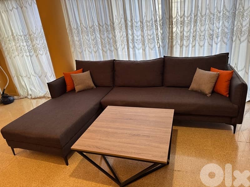 Corner sofa and coffee table 9