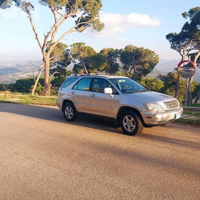 لكزس فئة - ار إكس 2001