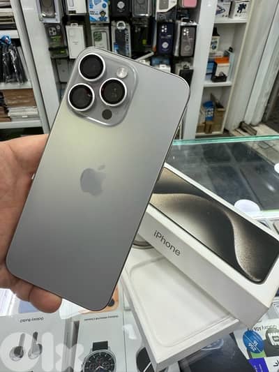 15 pro max 256g like new never repair still water resistan