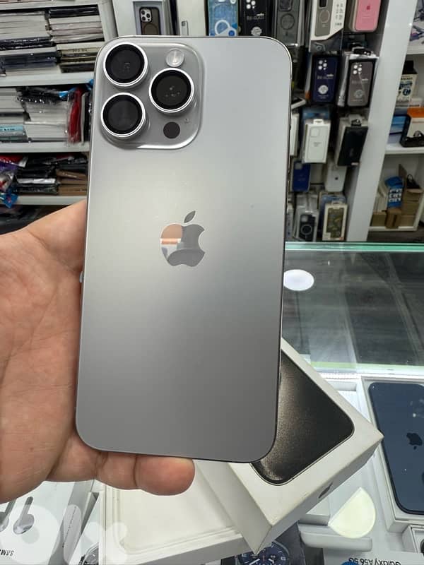 15 pro max 256g like new never repair still water resistan 1