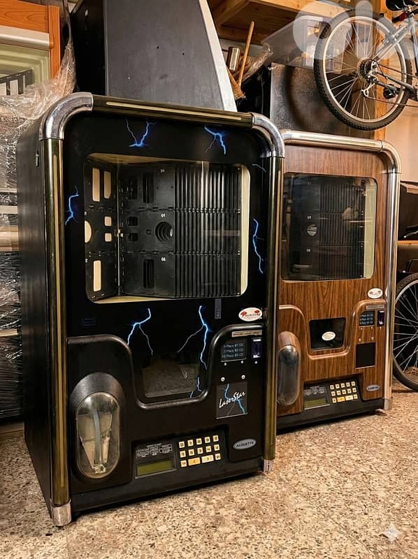 Vintage Rowe AMI LaserStar MP4 Jukebox 1