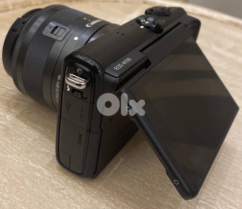 Canon eos m100 with lens 15-45m 4