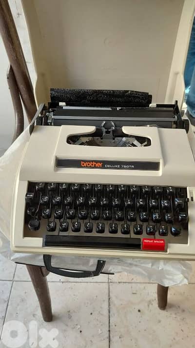 manual typewriter