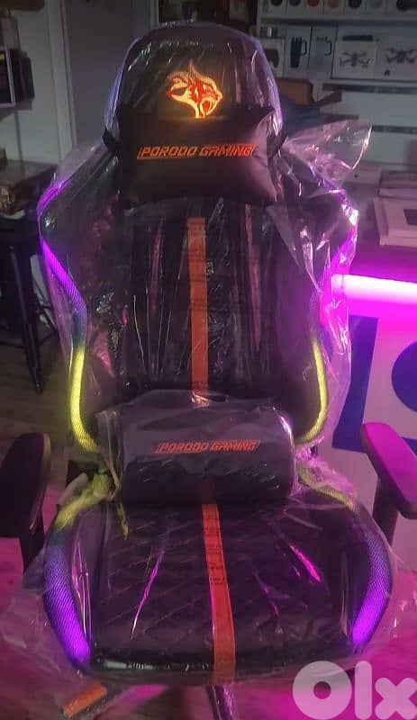 Gaming Chair with RGB led light and BLUETOOTHA speakers 2