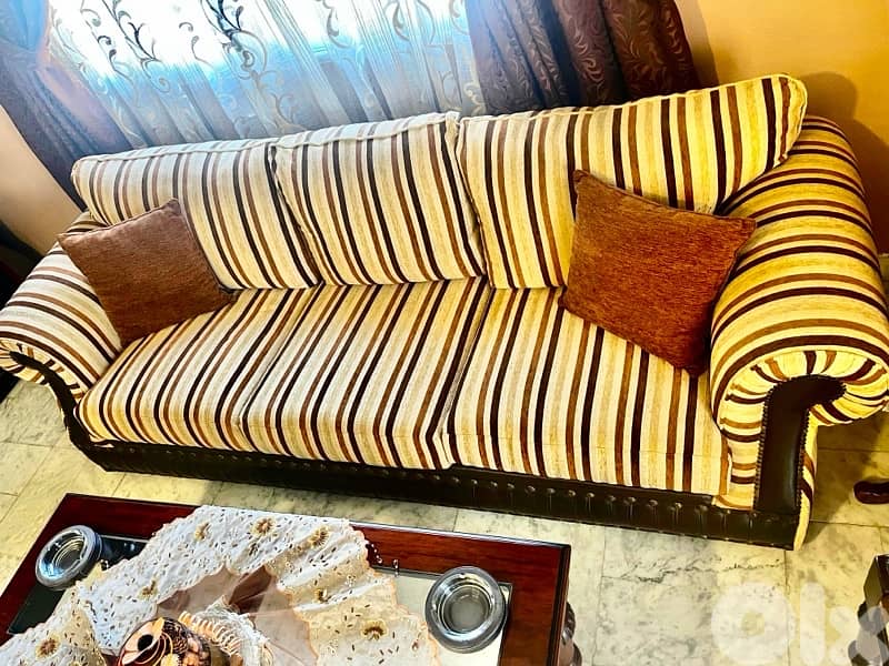 Full Living Room صالون كامل مع طاولة وسط 2