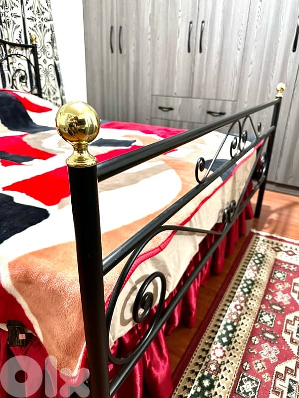 Full Master Bedroom غرفة نوم كاملة بدون خزانة مع مكيف وكنباية وبرادي 2