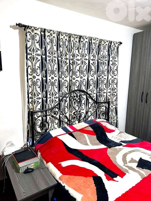 Full Master Bedroom غرفة نوم كاملة بدون خزانة مع مكيف وكنباية وبرادي 5