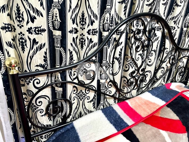 Full Master Bedroom غرفة نوم كاملة بدون خزانة مع مكيف وكنباية وبرادي 7