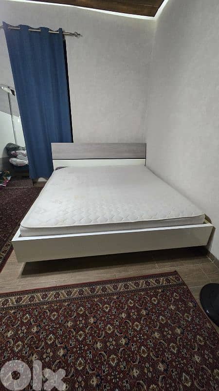 bed king size + mattress 1