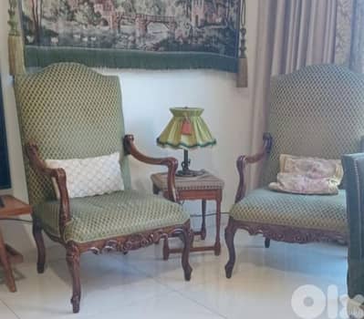 بيرجير عدد ٢ انكليزيات ضهر عالي قماش وردة بحالة جيدة