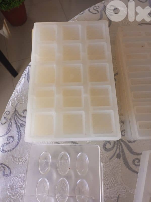 قوالب شوكولا بحالة جيدة جدا 2