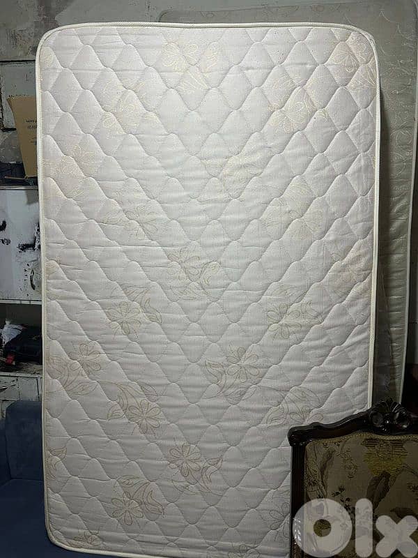 اوضة نوم تختين مفرد ونص 120 سم مع فرشات اتنين شبه جديدة 2