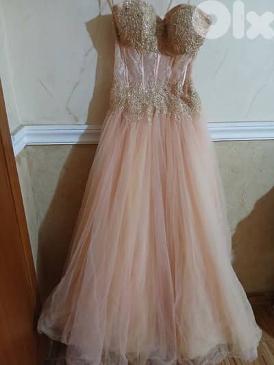 فساتين  للبيع خطبة وسهرة بصيدا