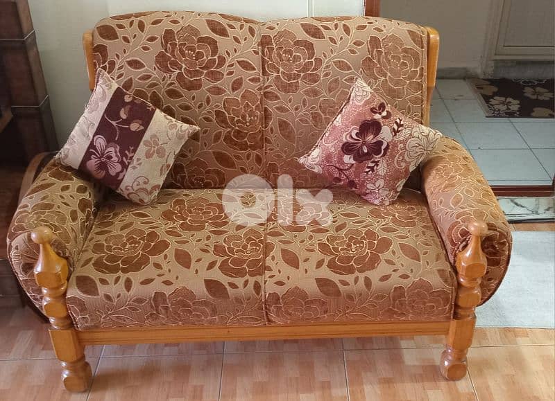 طقم كنبيات خشب زين + طاولة خشب 1