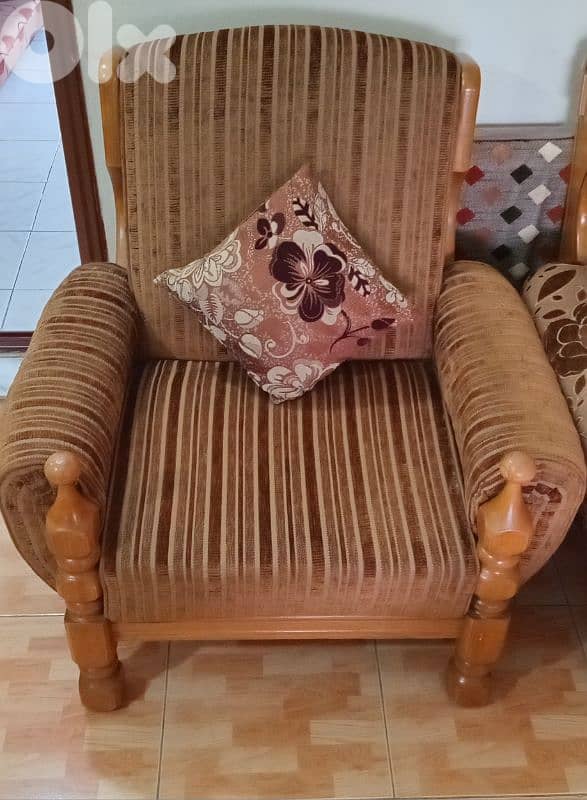 طقم كنبيات خشب زين + طاولة خشب 3