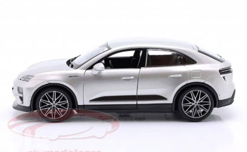 Porsche Macan Turbo Electric 2024 diecast car model 1;24 2
