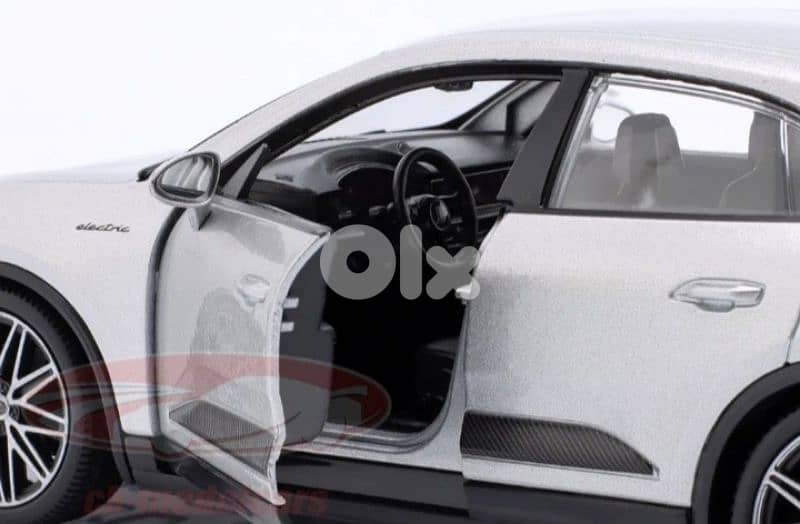 Porsche Macan Turbo Electric 2024 diecast car model 1;24 7