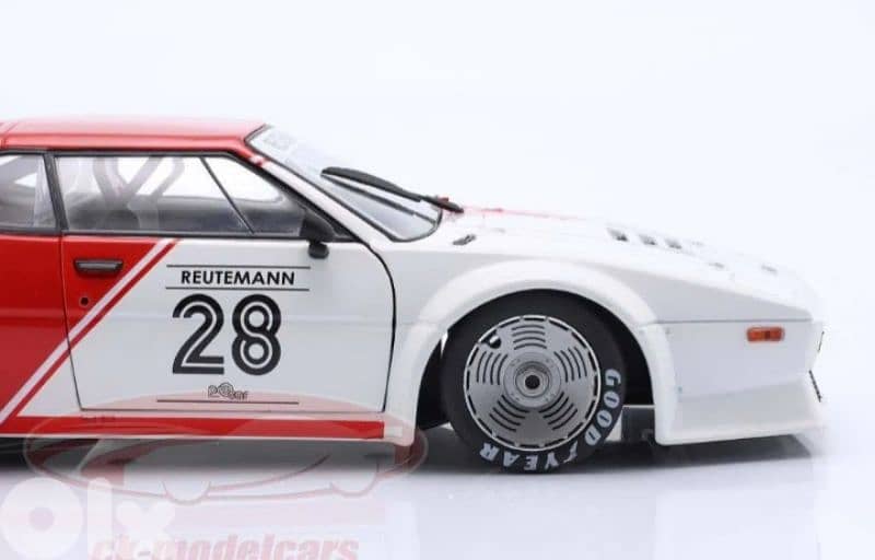 BMW M1 Pro car series 1980 (C. Reutemann) diecast car model 1;18 4