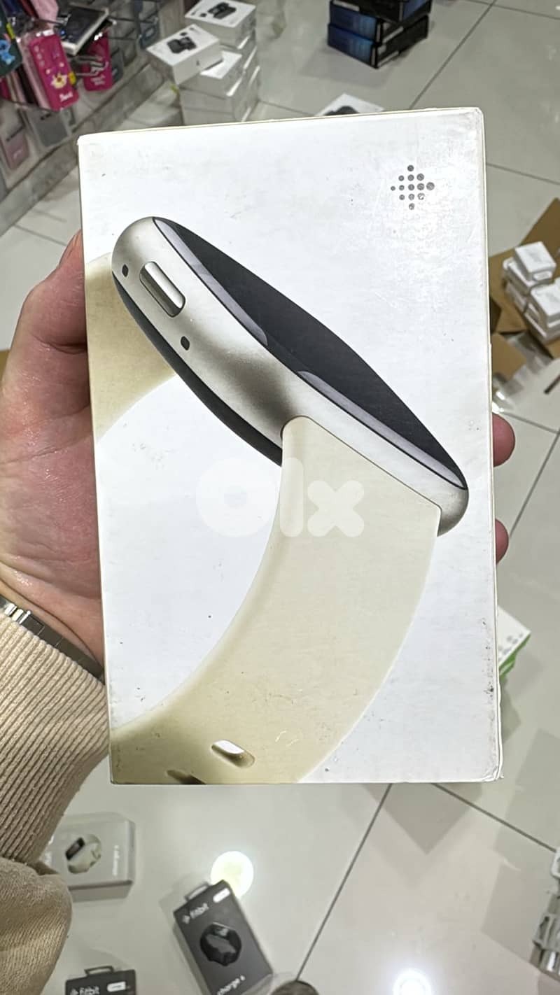 Fitbit sense 2 Platinum Aluminum case & lunar white band 1