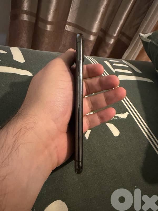iphone XS like new 3