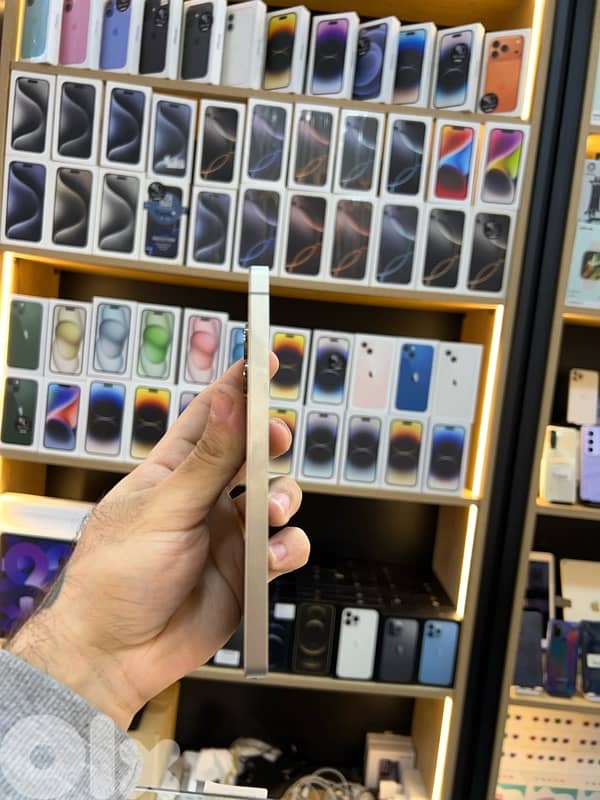 Samsung Galaxy S25 Ultra like New 1