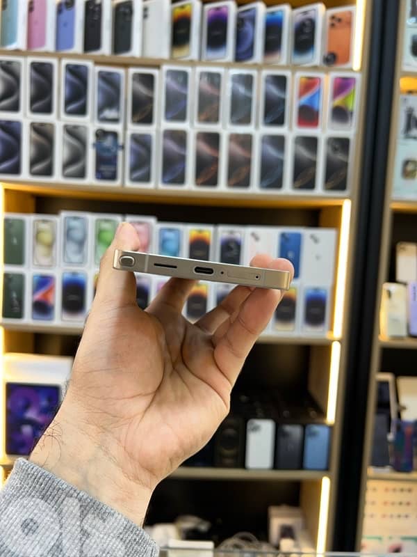 Samsung Galaxy S25 Ultra like New 4