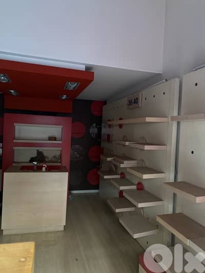 ديكور  محل كامل للبيع