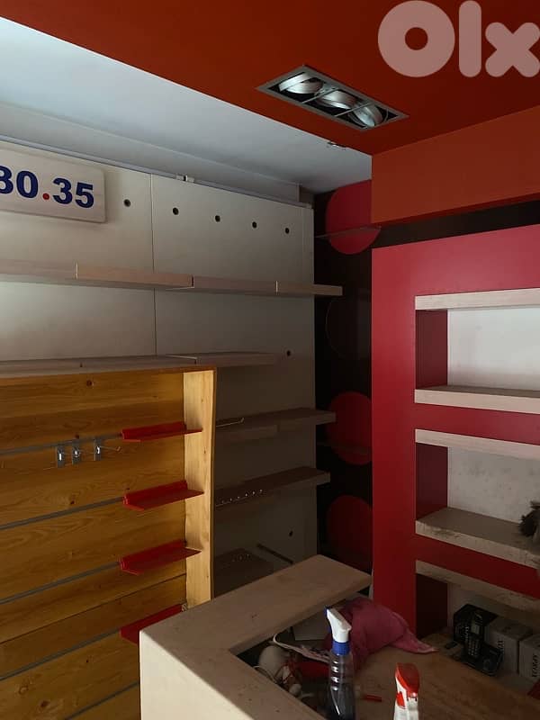 ديكور  محل كامل للبيع 2