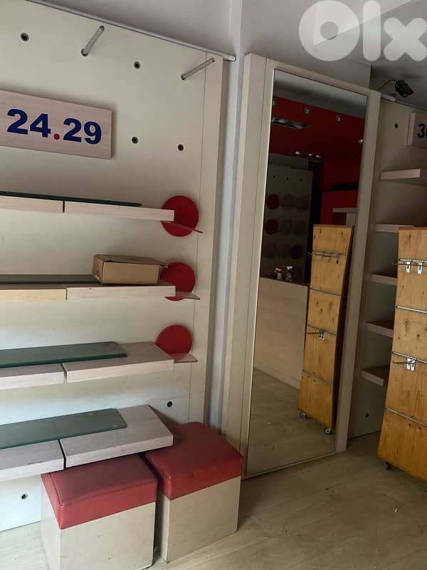 ديكور  محل كامل للبيع 3