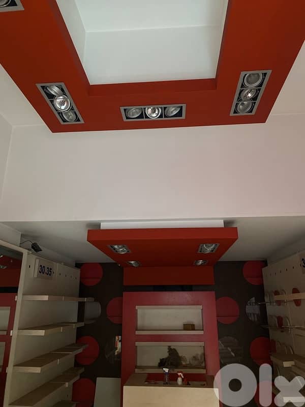 ديكور  محل كامل للبيع 7