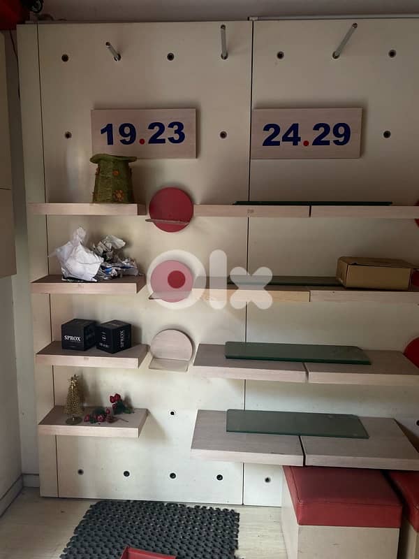 ديكور  محل كامل للبيع 8