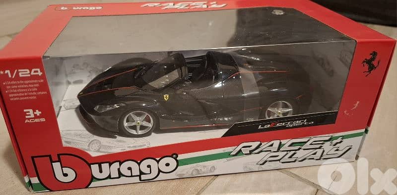 Bburago 1/24 scale Ferrari LaFerrari F70 Aperta in black. 2