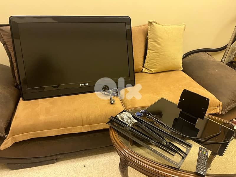 Philips LCD TV 37” مع ستاند + تعليق حائط – جاهز للاستعمال 1