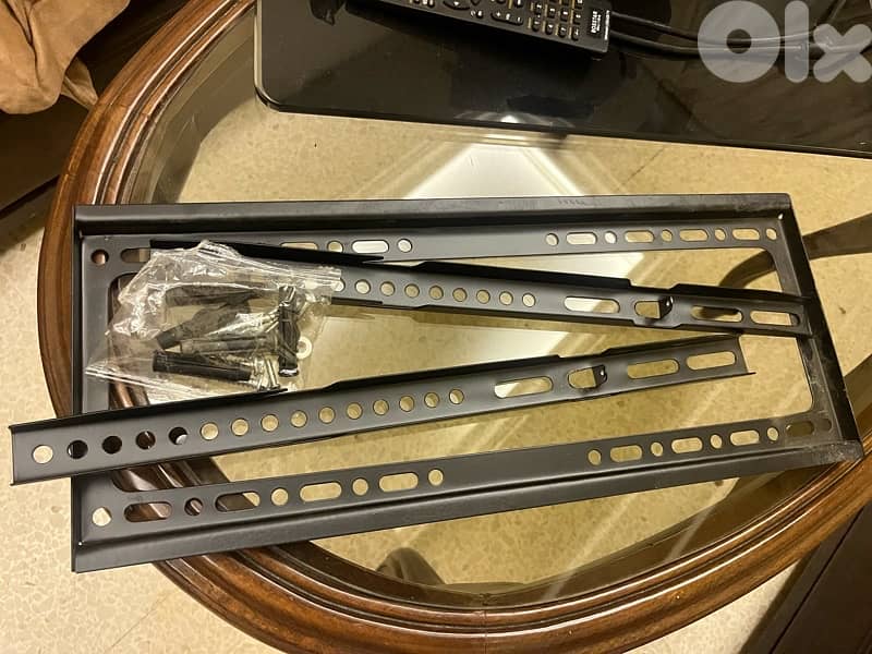 Philips LCD TV 37” مع ستاند + تعليق حائط – جاهز للاستعمال 9