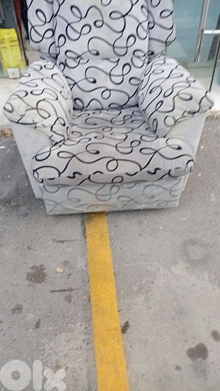 صوفا إيطالي شبه جديد 1