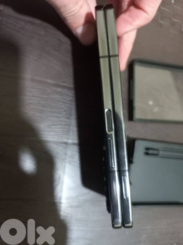 fold 4 used , very good condition 11