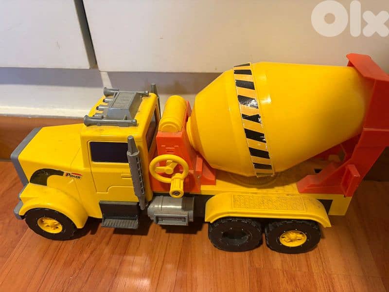 11 trucks very good condition 4