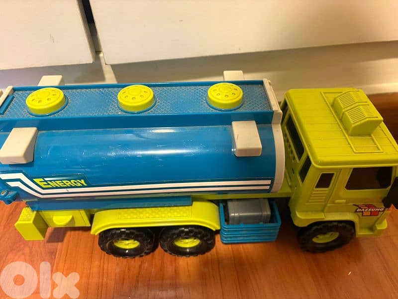 11 trucks very good condition 7