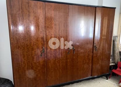 خزانة للبيع