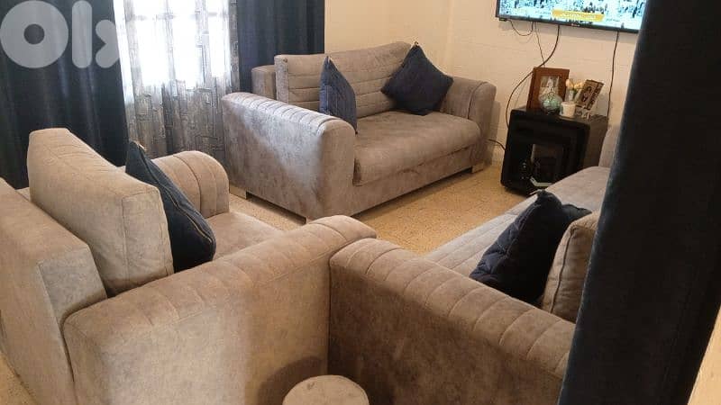 صالون رمادي ونيلي مستعمل نضيف للبيع 1