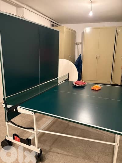 Ping pong table