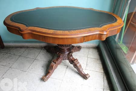 طاولة صالون فرنسية بحالة جيدة مع جارورين French table salon