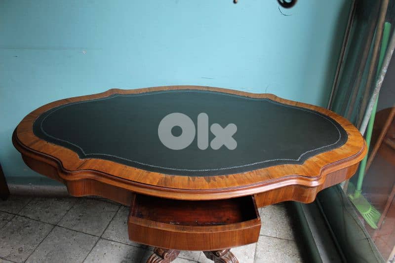 طاولة صالون فرنسية بحالة جيدة مع جارورين French table salon 2
