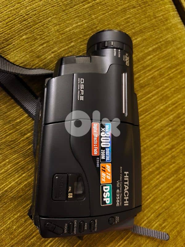Hitachi VM-E358E 8mm video camera/recorder. Key features include:  8mm 1