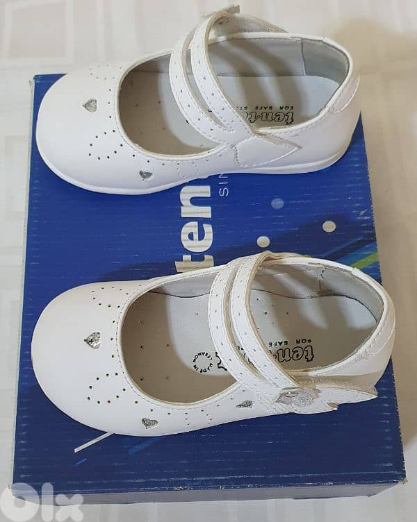 Baby shoes  white original leather  &  used  one  time  only  size  21 7